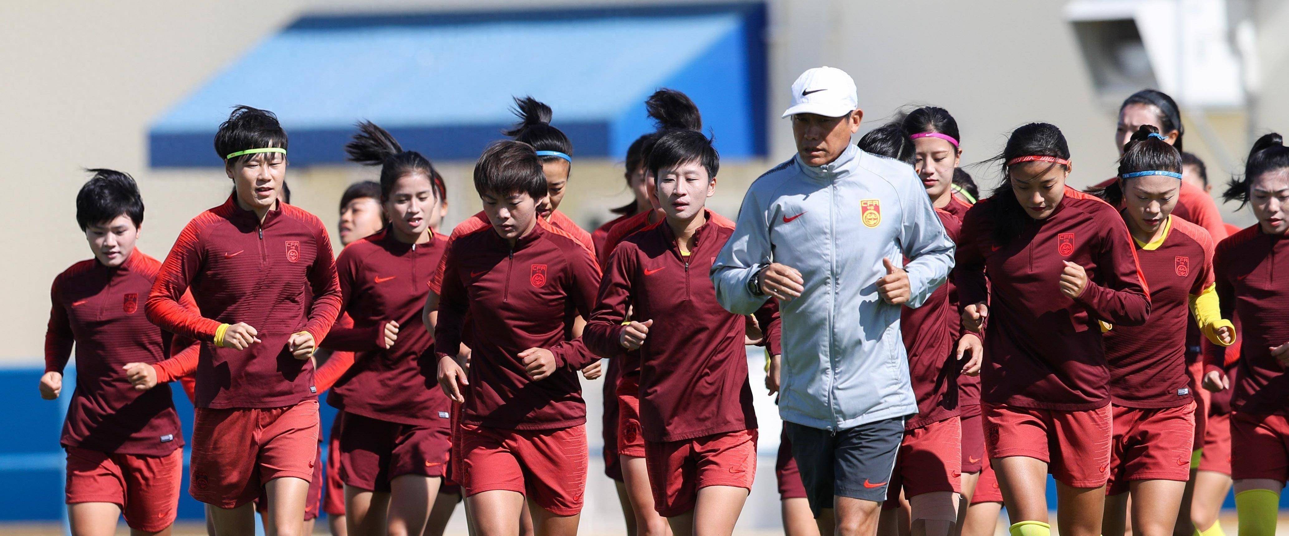 国内女足再度出征比赛，迎接挑战