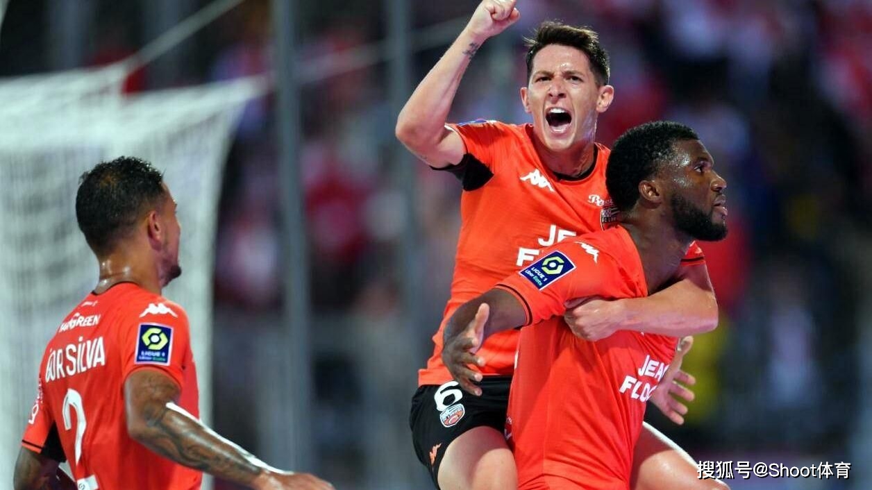 包含洛里昂豪取大胜，向法甲联赛冠军发起冲击的词条