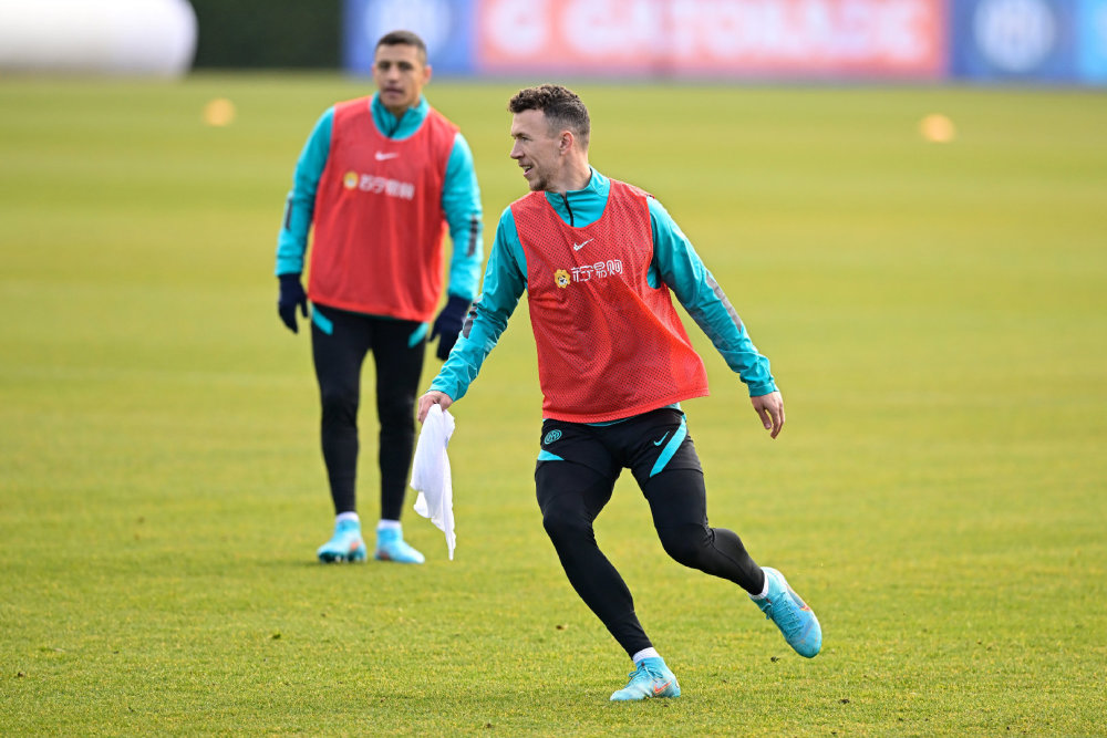 开云体育在线-意甲球队备战下一轮比赛，球员训练积极