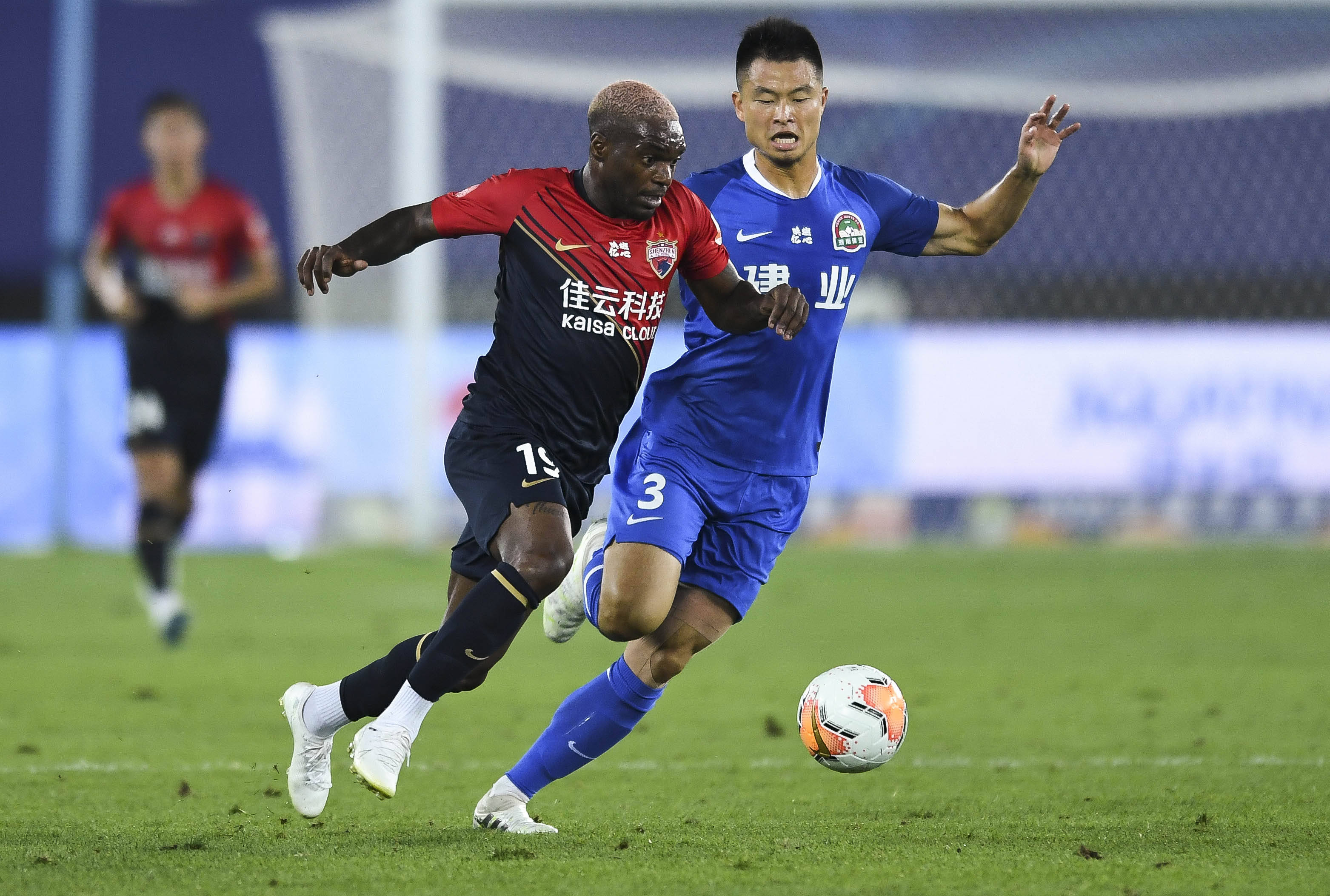 河南建业在主场逼平深圳佳兆业，保持不败的简单介绍