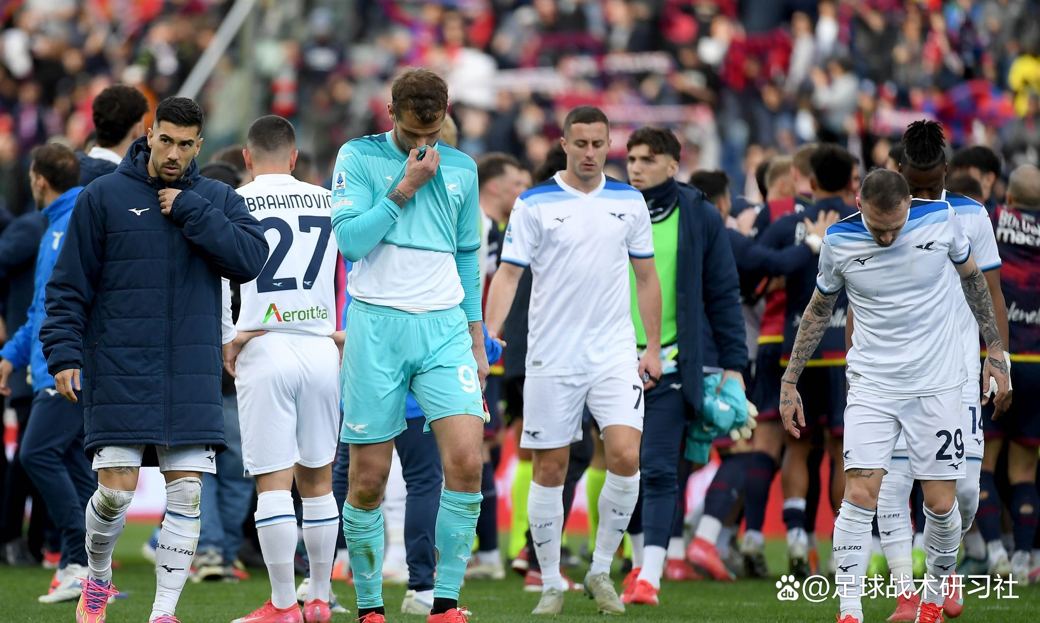包含博洛尼亚主场胜拉齐奥，队伍士气高涨的词条
