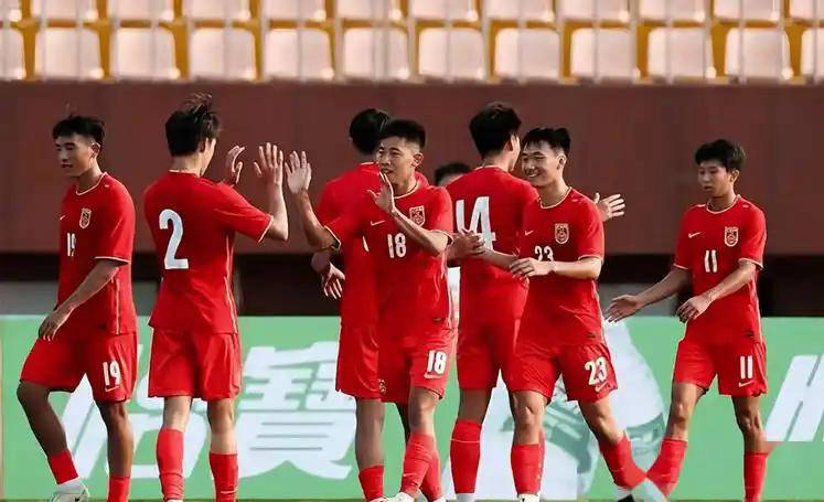 亚洲足球热潮持续发酵，国内球迷欢呼不已的简单介绍