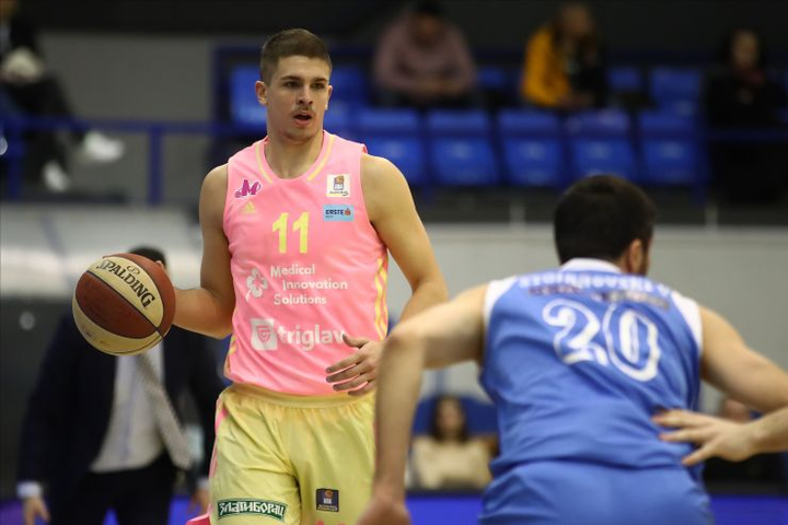 开云体育在线-塞尔维亚锋线火热备战冠军争霸赛的简单介绍