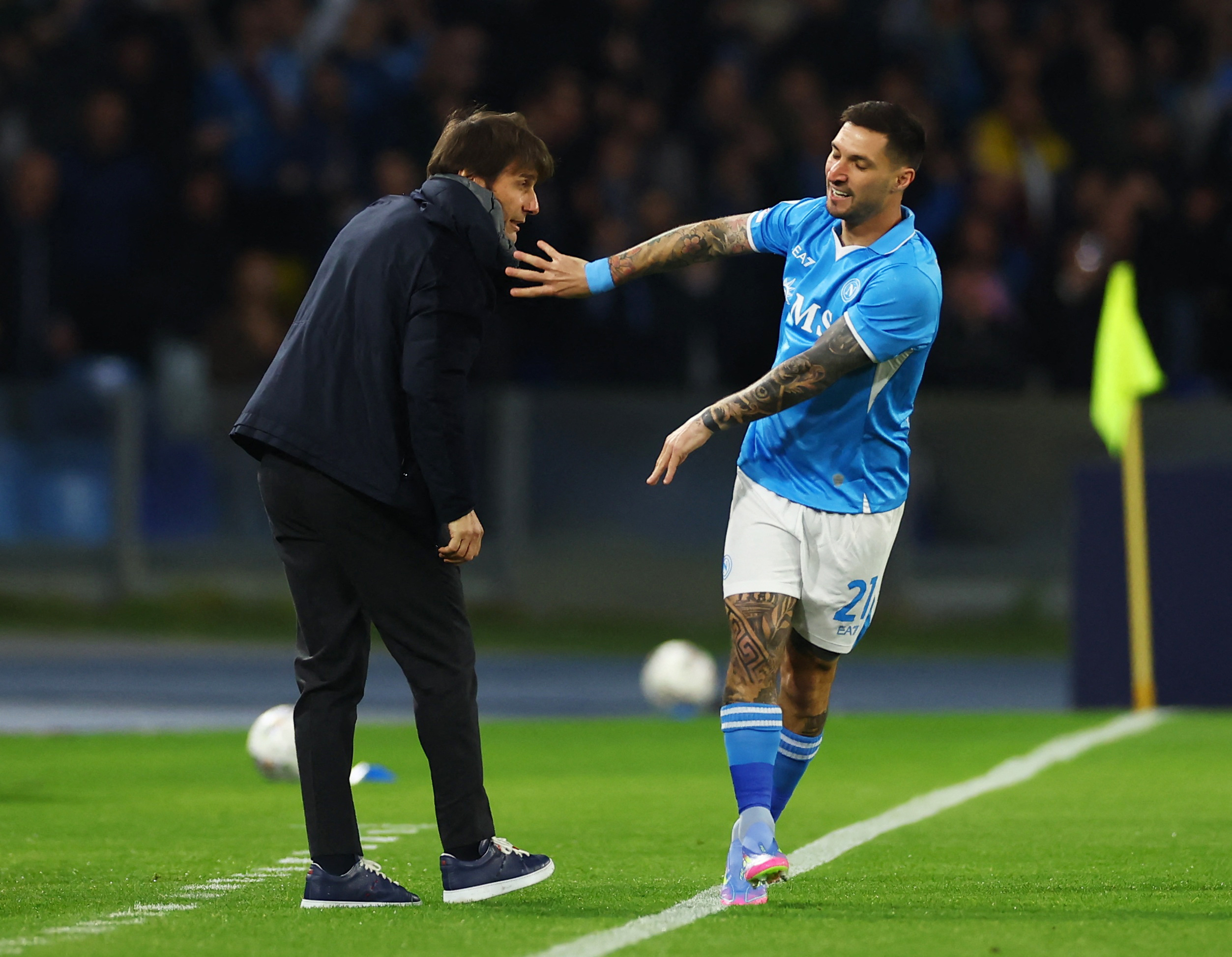 开云体育在线-关于AC米兰继续领跑，攻陷那不勒斯主场的信息