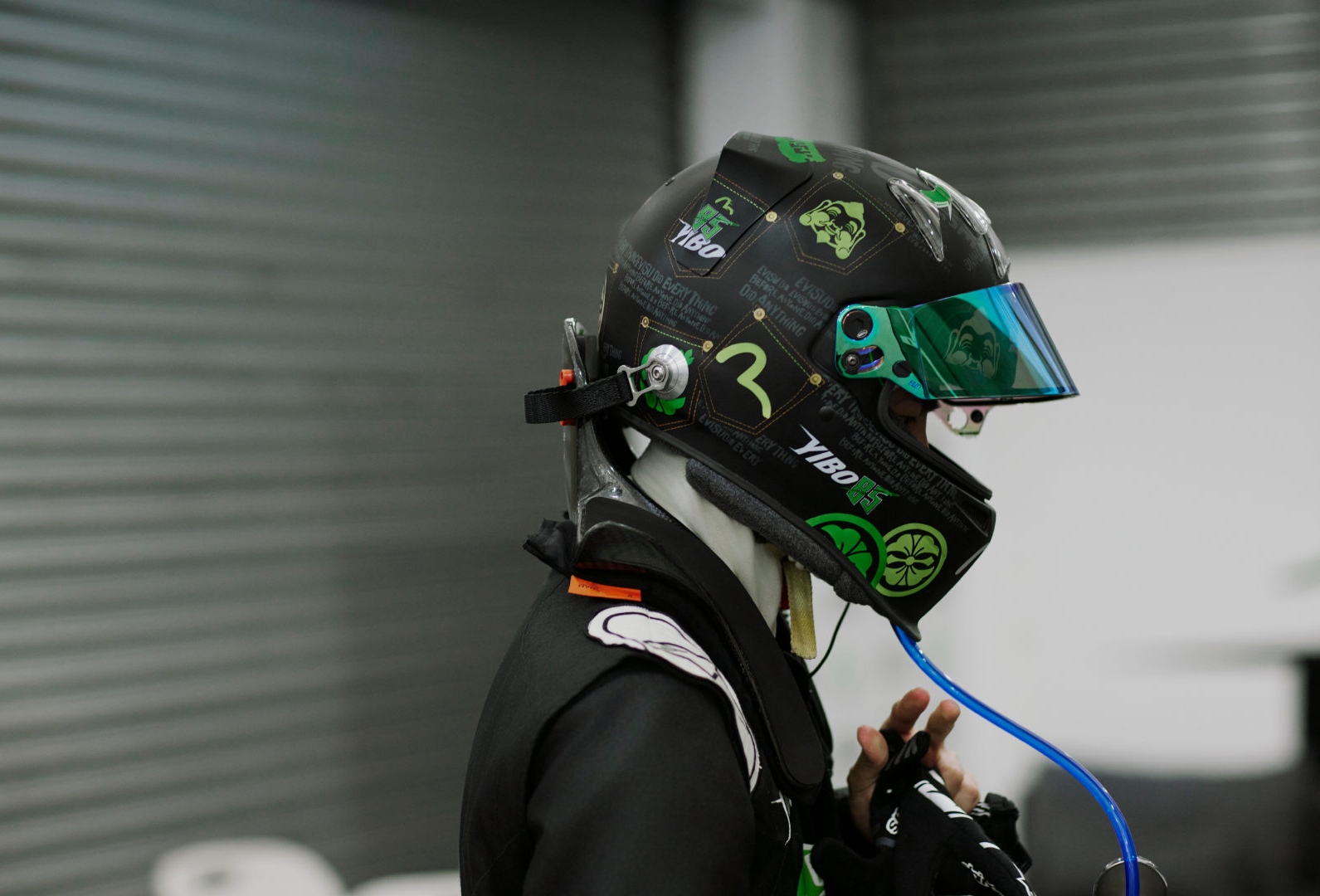 速度与力量：体育明星在赛场上崭露头角的简单介绍