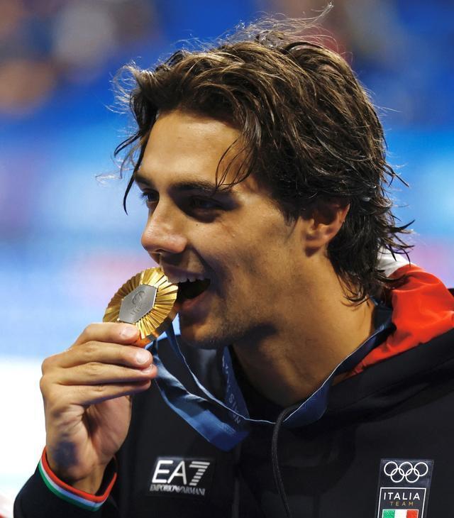 意大利游泳选手夺冠，刷新世界纪录