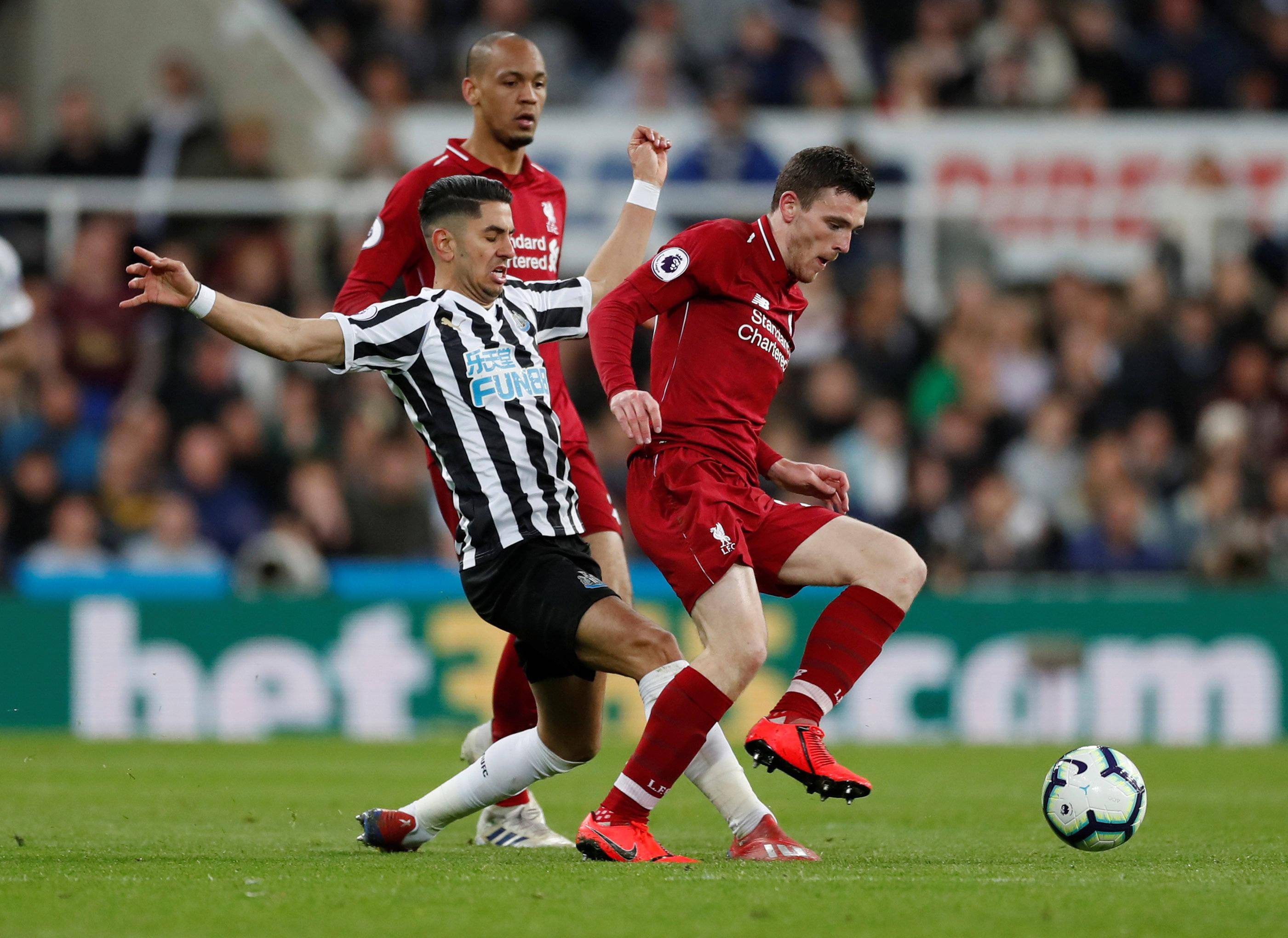 包含富勒姆对阵纽卡斯尔，全队备战全力以赴的词条