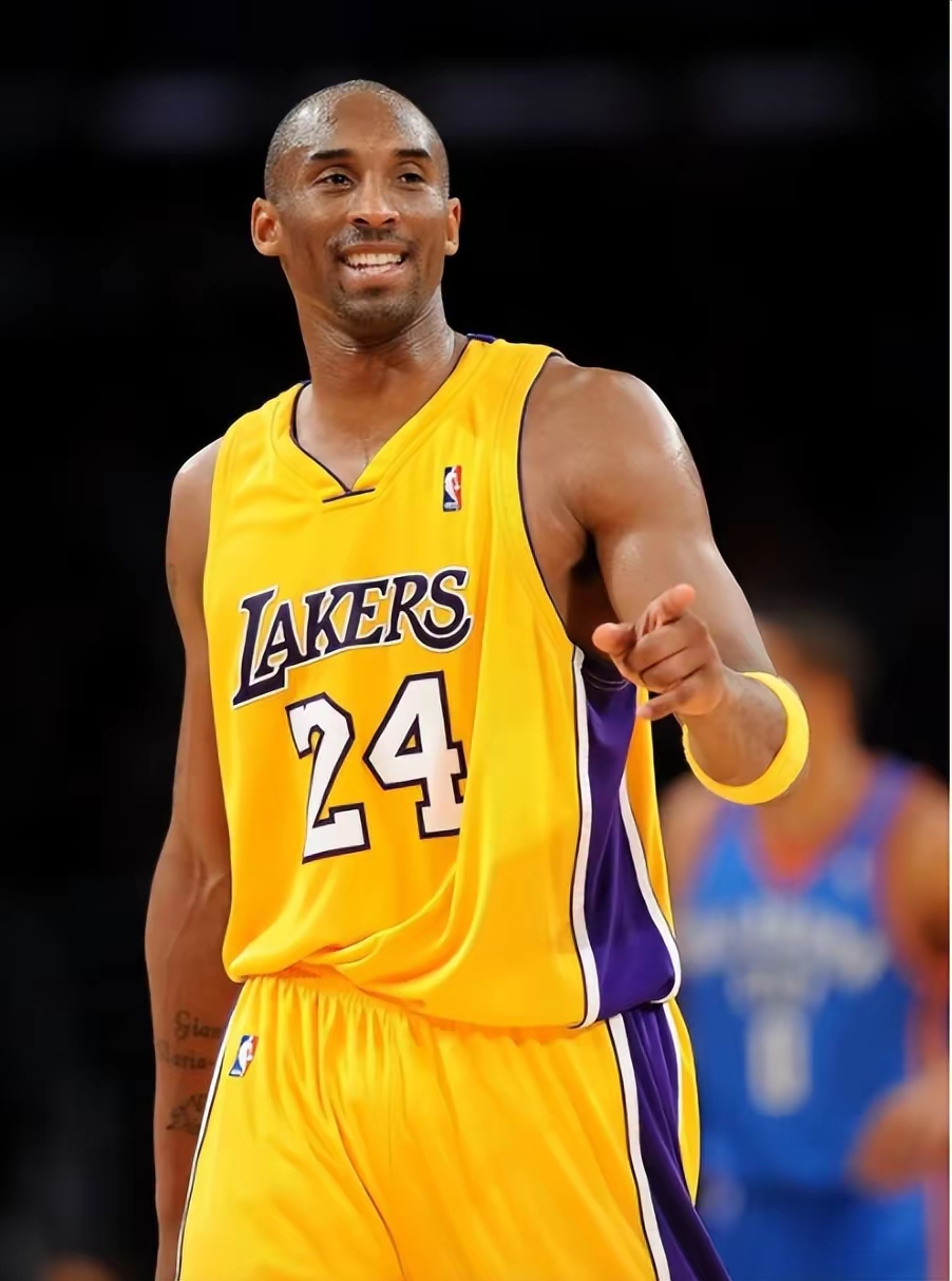 关于顶级篮球赛事精彩纷呈，球员表现抢眼的信息