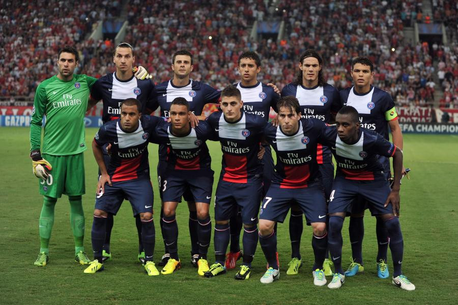 关于巴黎圣日耳曼球员集体庆祝进球，展现团队精神的信息