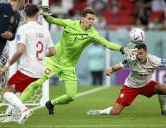 包含路尼巴克国家队取得关键成功，引爆热情！的词条