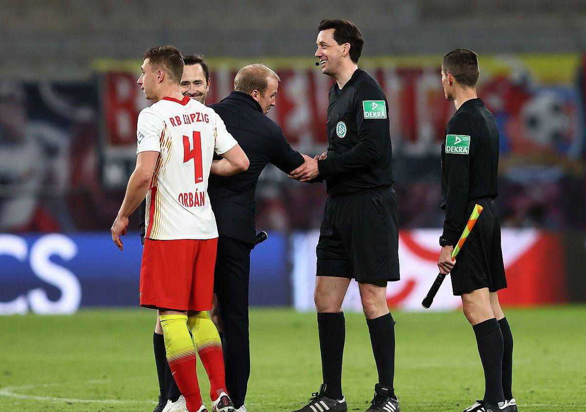 包含莱比锡红牛依靠进攻实现反超，取得宝贵三分的词条