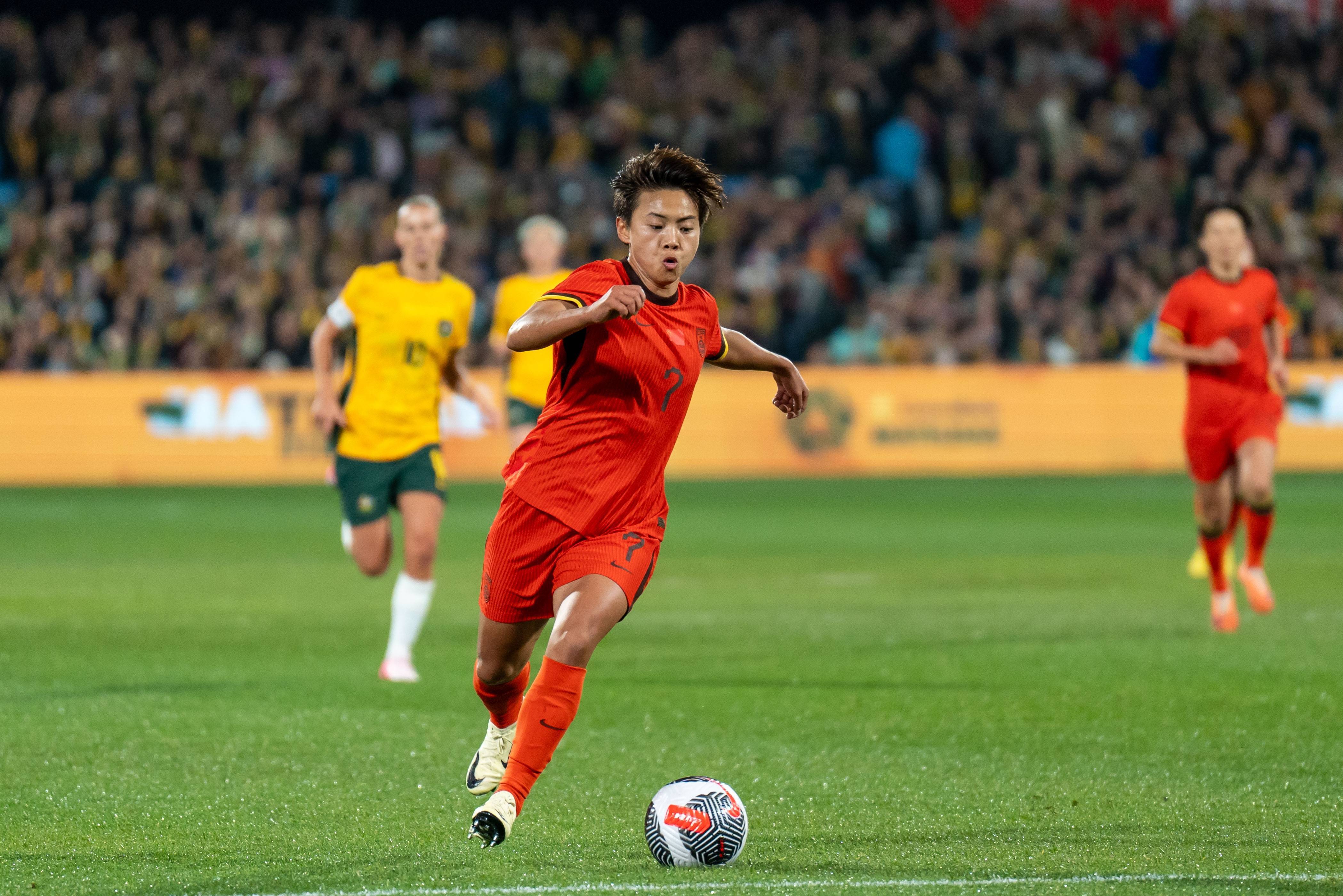 开云体育-中国足球队女将表现抢眼，备战国际赛事的简单介绍