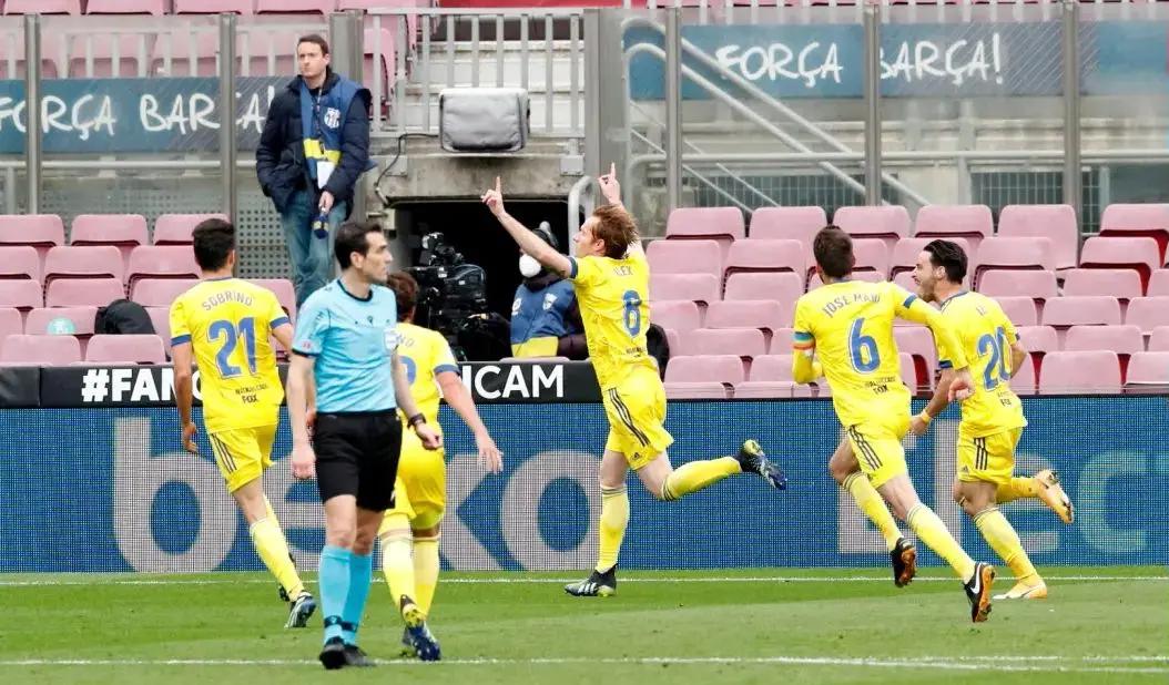 包含瓦伦西亚求胜欲望强烈，稳固保级位置的词条