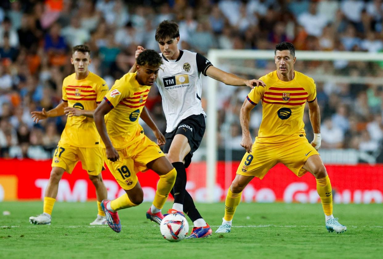 主场不敌瓦伦西亚，巴塞罗那遭遇失利