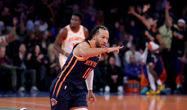 包含老鹰客场爆冷逆转尼克斯，特雷杨砍下分的词条