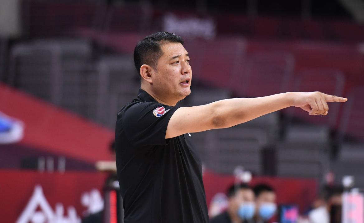 包含山东男篮主帅突然下课引起热议的词条