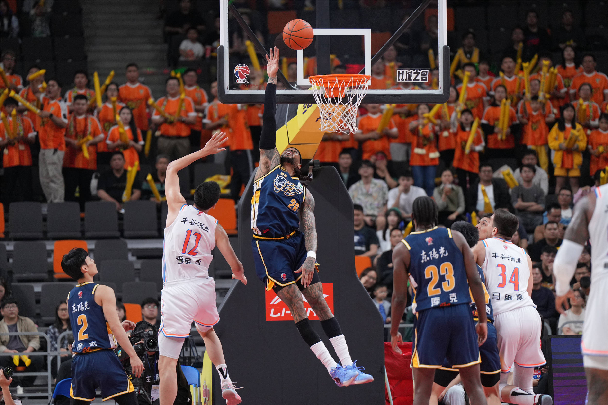 开云APP-实现惊人突破，球队集体努力打败对手