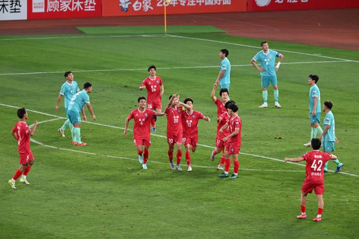 开云体育下载-实力强队连胜，球迷热衷追踪战况