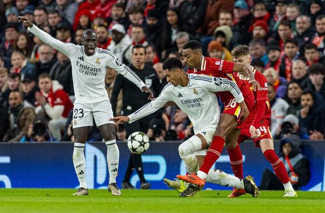 利物浦客场轻松胜，继续领跑积分榜