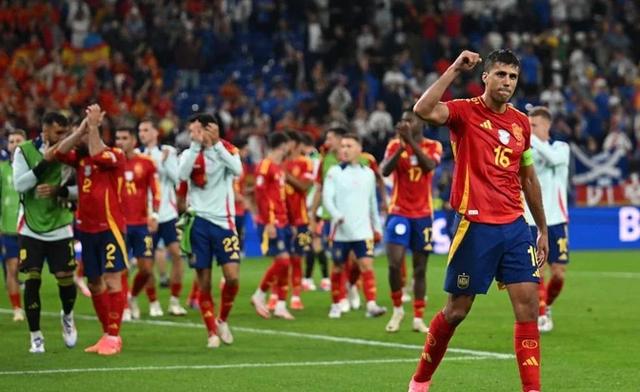 英格兰队备战欧洲杯，备受瞩目，全队士气高昂