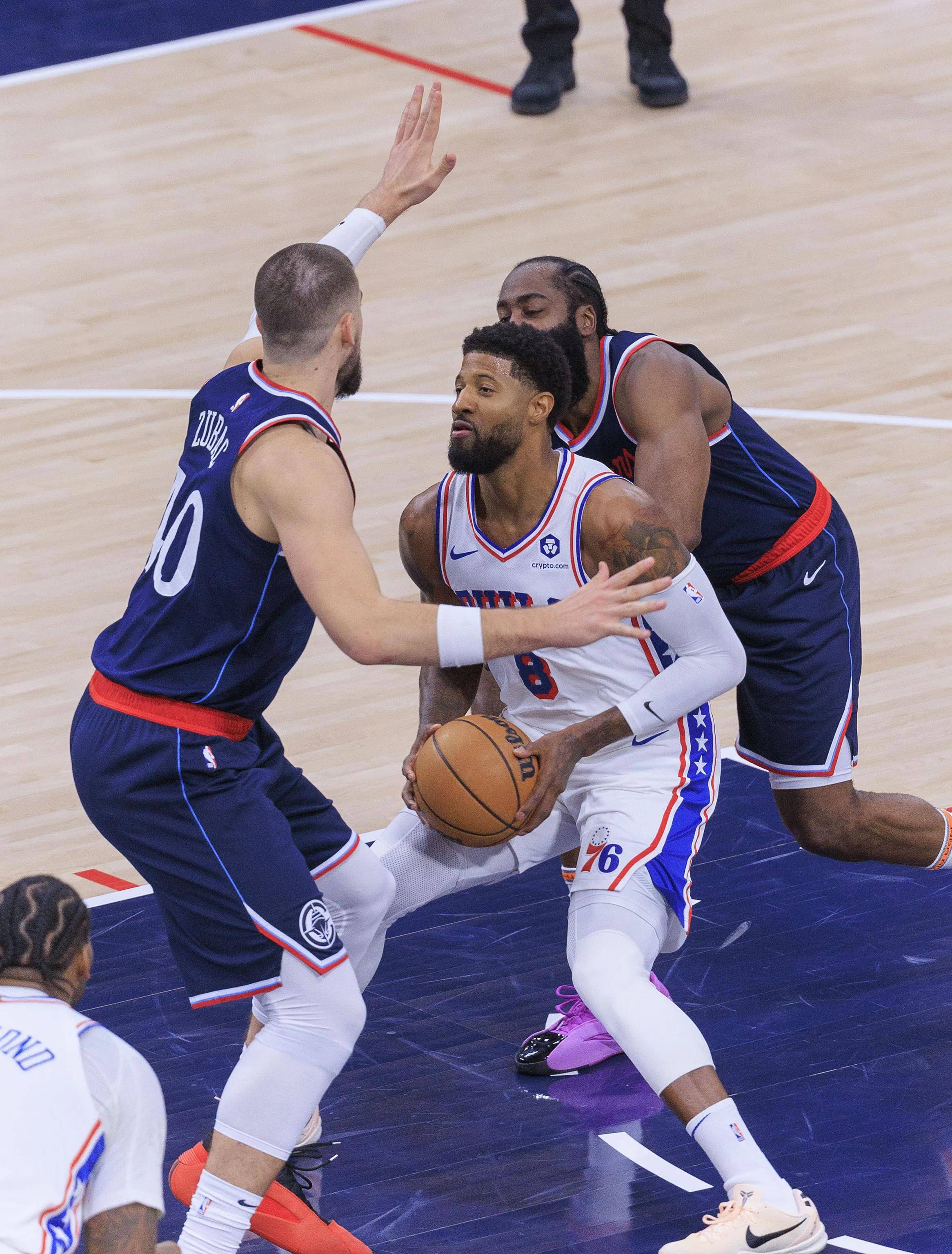 快船主场力克马刺，顶哥砍下分