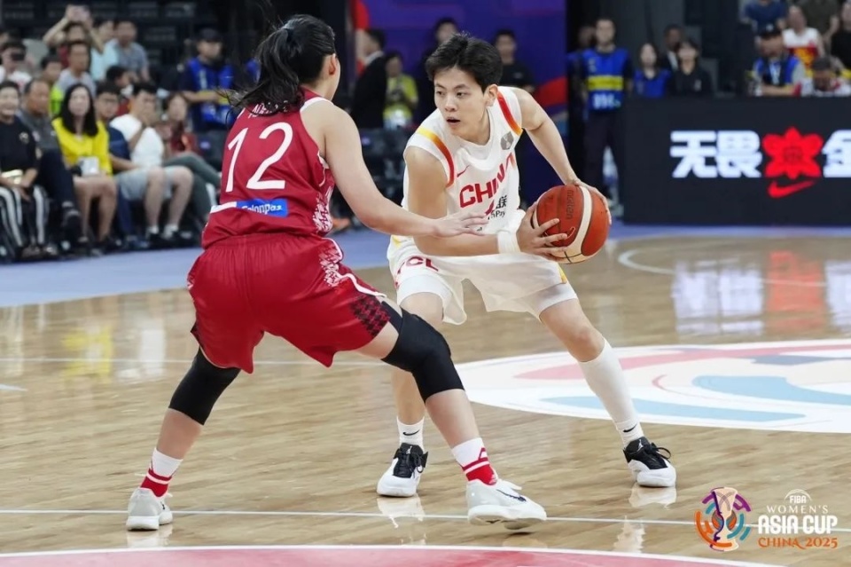 上海女篮连胜气势如虹，稳居全国女子篮球赛榜首