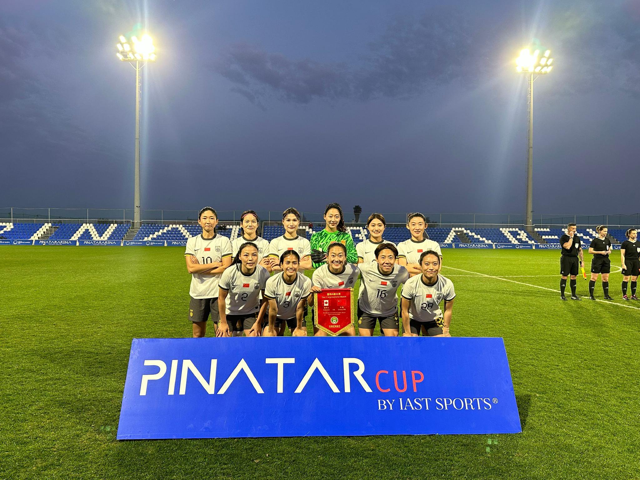 加拿大队在联合女足联赛中取得胜利