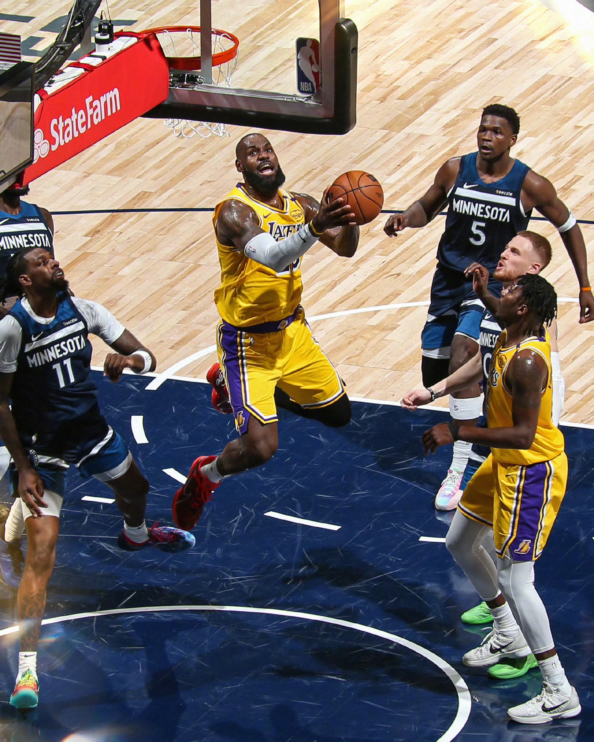 森林狼队员集体发威，连胜在望的简单介绍