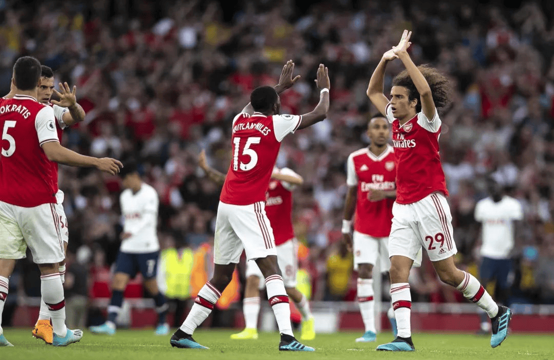 足球舞台上的激情碰撞，燃烧全场！的简单介绍