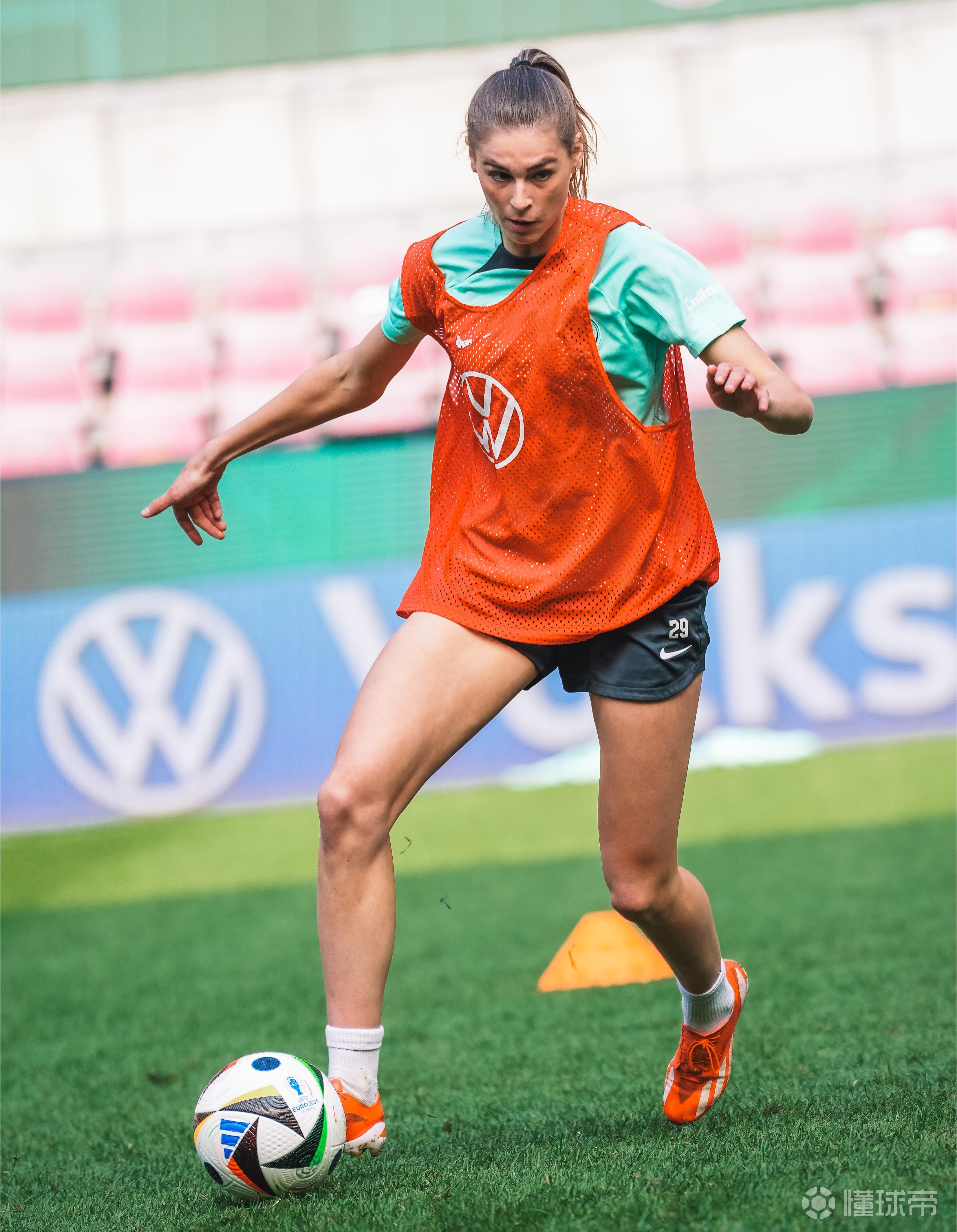 关于瑞士女足出色表现，迅速击败对手晋级关键比赛的信息