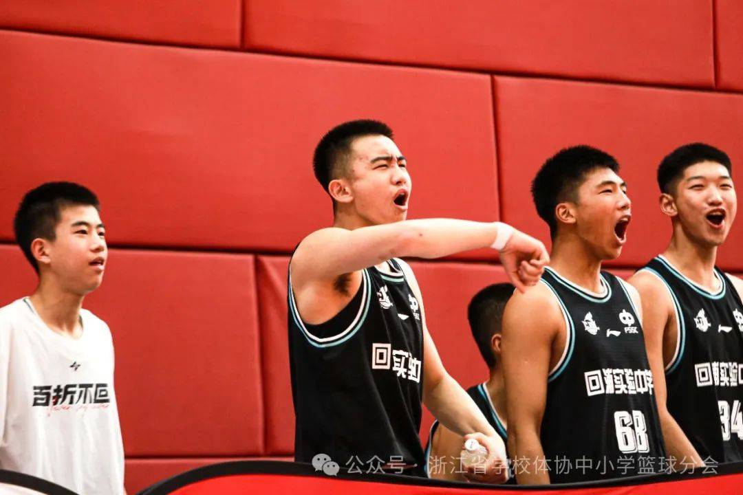 男子篮球冠军夺冠，实力雄厚