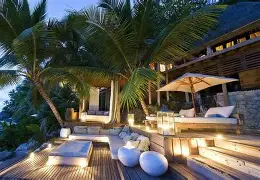 包含圣基茨和尼维斯女篮在与圭亚那队的交锋中熠熠生辉的词条