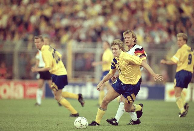 巴西击败西班牙夺得足球胜利