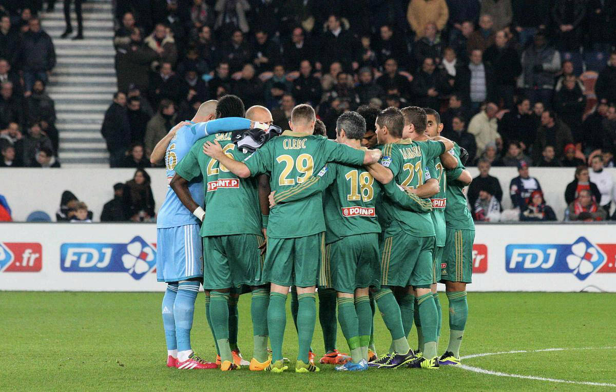 包含圣埃蒂安客场比小胜勒阿弗尔，保持不败记录和与前排球队竞争的词条