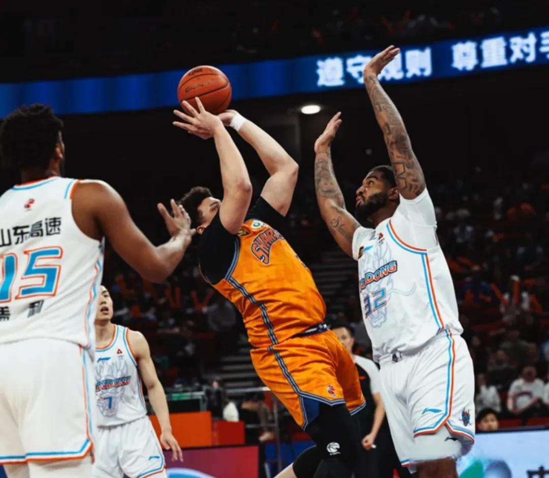 包含上海男篮面对江苏队，决定胜负的时刻已到的词条