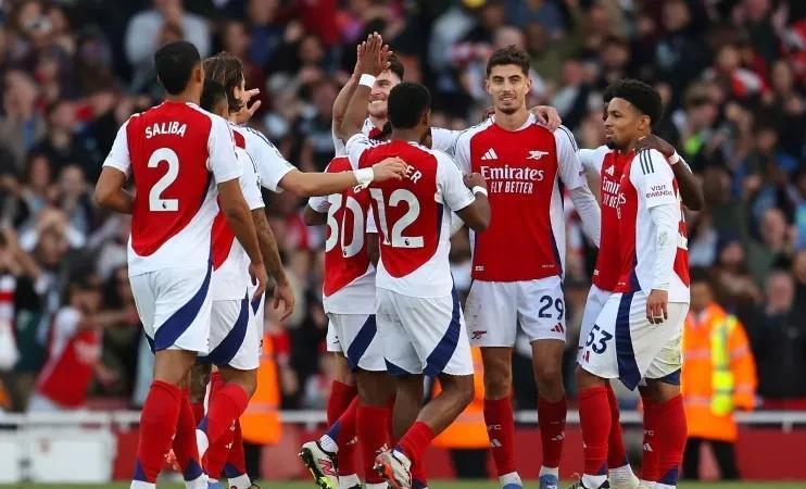 阿森纳中场因传球失误被球迷炮轰