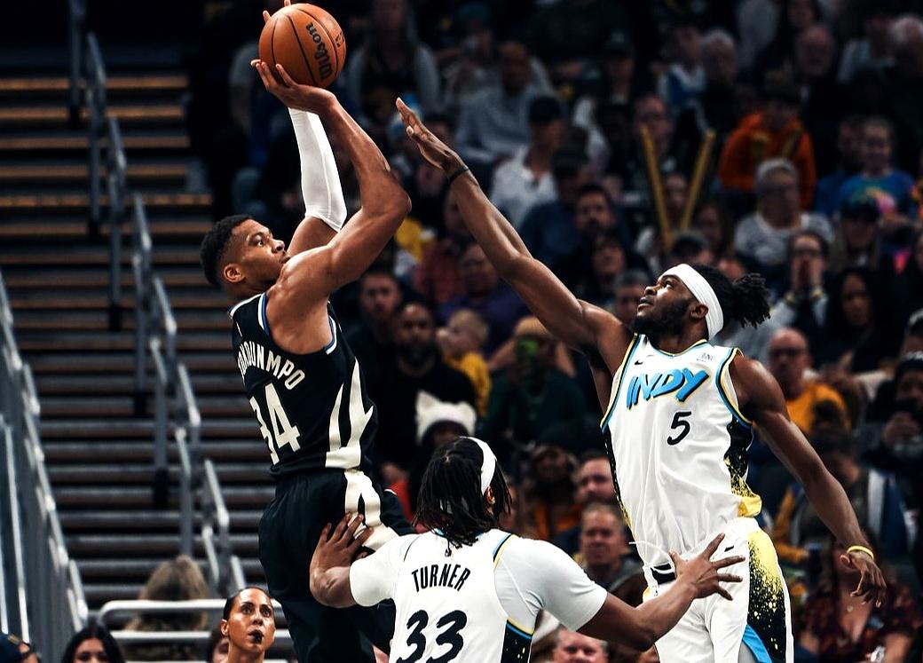 开云体育平台APP-雄鹿胜马刺，字母哥砍下高分震撼球场