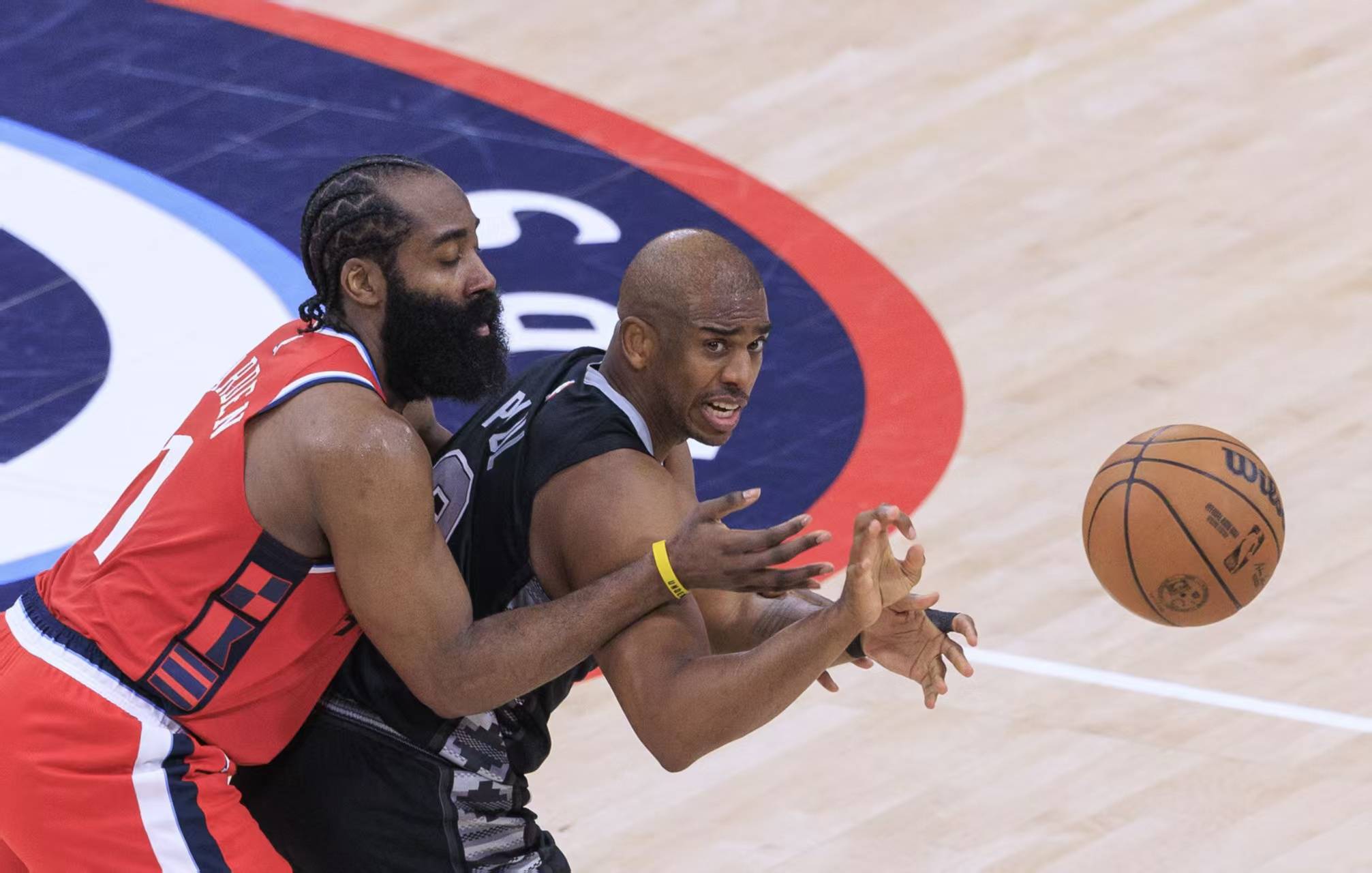 火箭队球星保罗因伤休赛一段时间