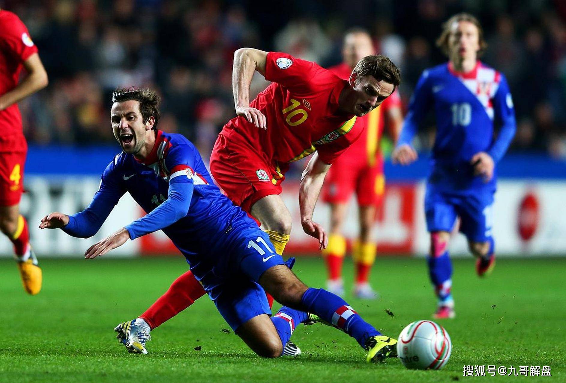 开云体育-欧洲杯预选赛充满激烈对抗，胜负难分