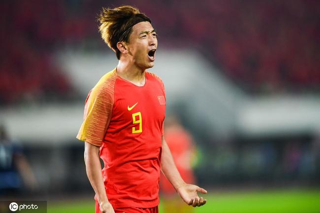 英格兰队轻取中国队，奥恰洛夫点燃赛场