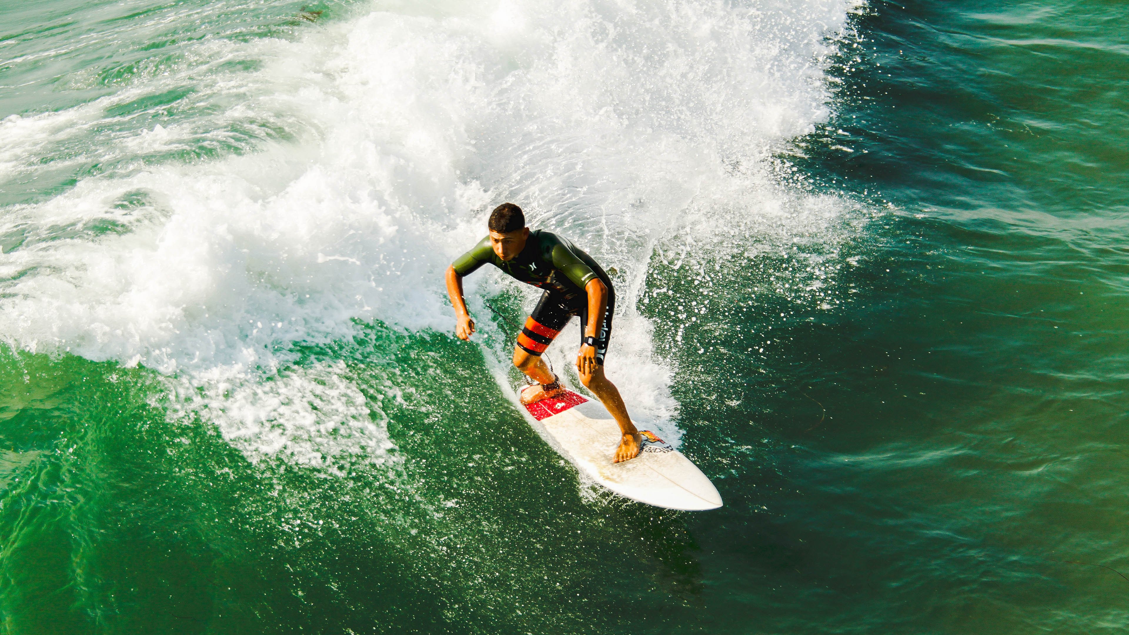 开云体育官网-跨越海洋的对决，莫兰特50分超级爆发，猛龙末节窒息防守强行终结上海队